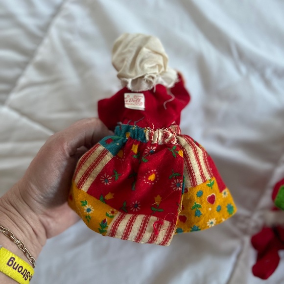 Vintage 1970s Annalee Festive Santa and Mrs Claus Figures - Picture 5 of 6